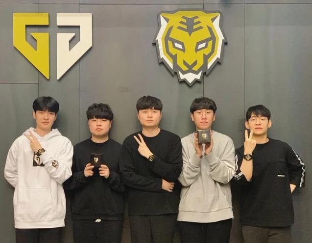 这两场比赛 这两场比赛